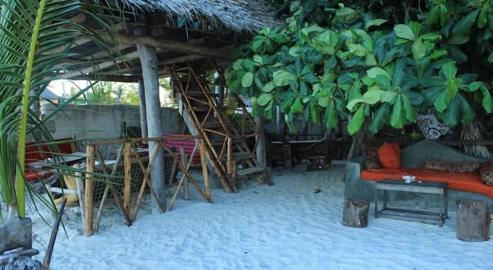 Nyamkwi White Sands