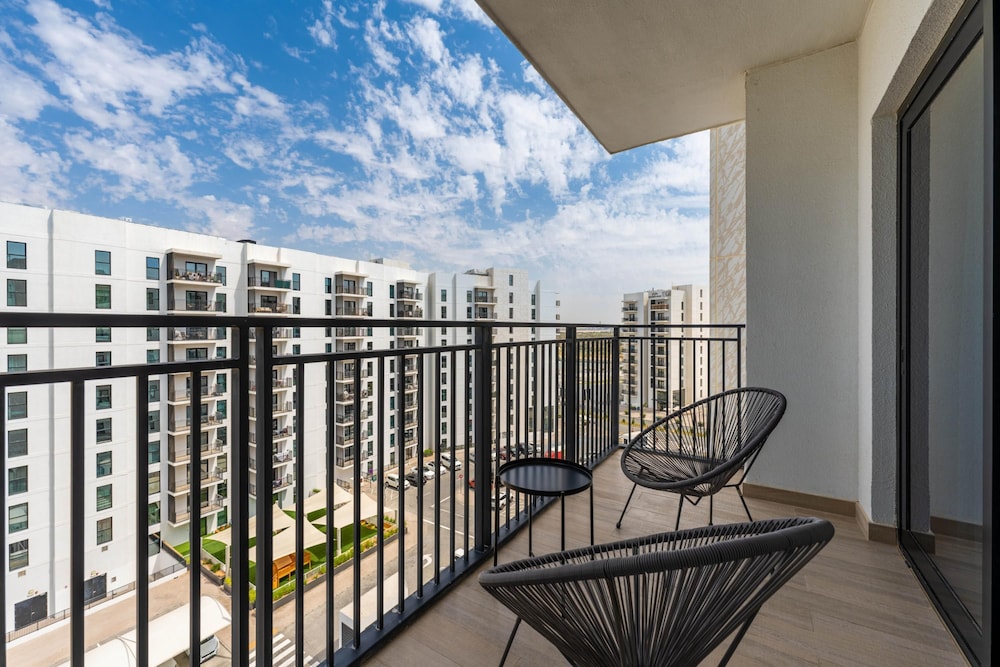 Chic Apt on Yas Island cls to ALL Main Attractions