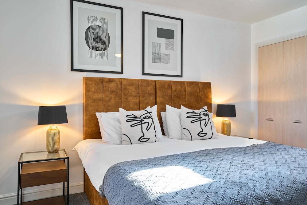 Host Stay Snowdrop Crescent II