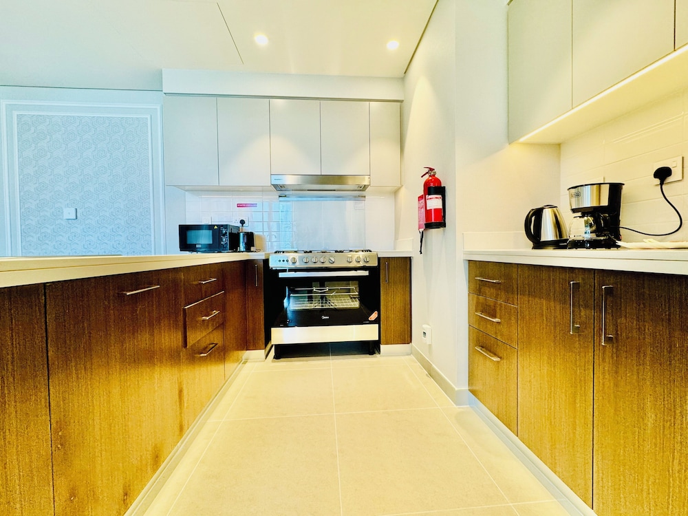 Venduras - Luxe 4BR Opera & Burj Views