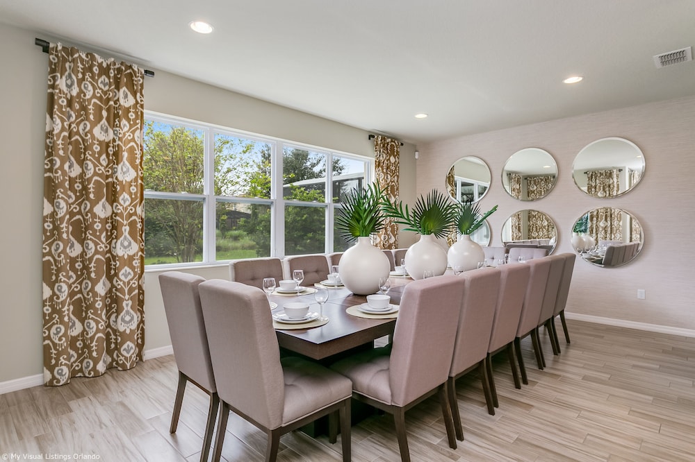 Spacious Home w/ Private Pool/spa! Sleeps 21