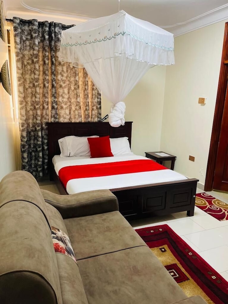 J&L Safari Suites view 4