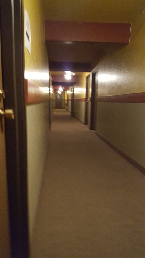 Earth Inn Motel