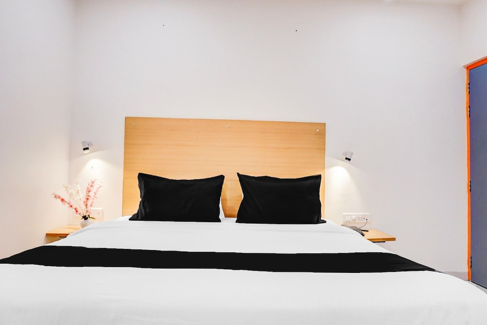 Elegant Urban Stays at Hadapsar Pune