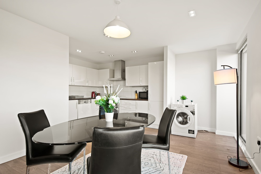 Three Bedroom Apartment in Hoxton