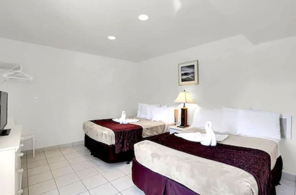 AA Heart of Wildwood Motels