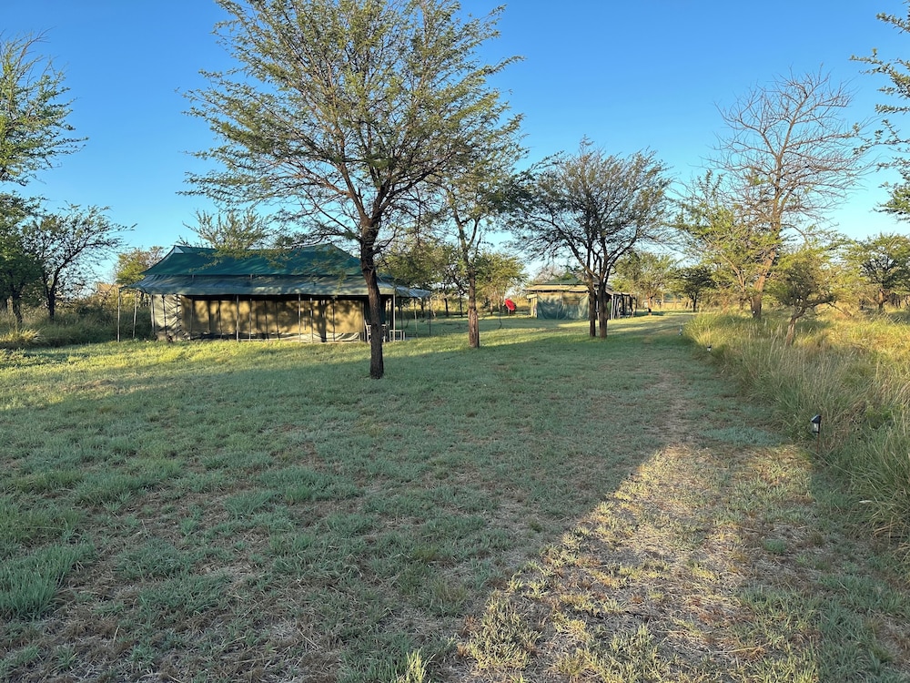 ZUHUMATH TENTED CAMPS SERENGETI