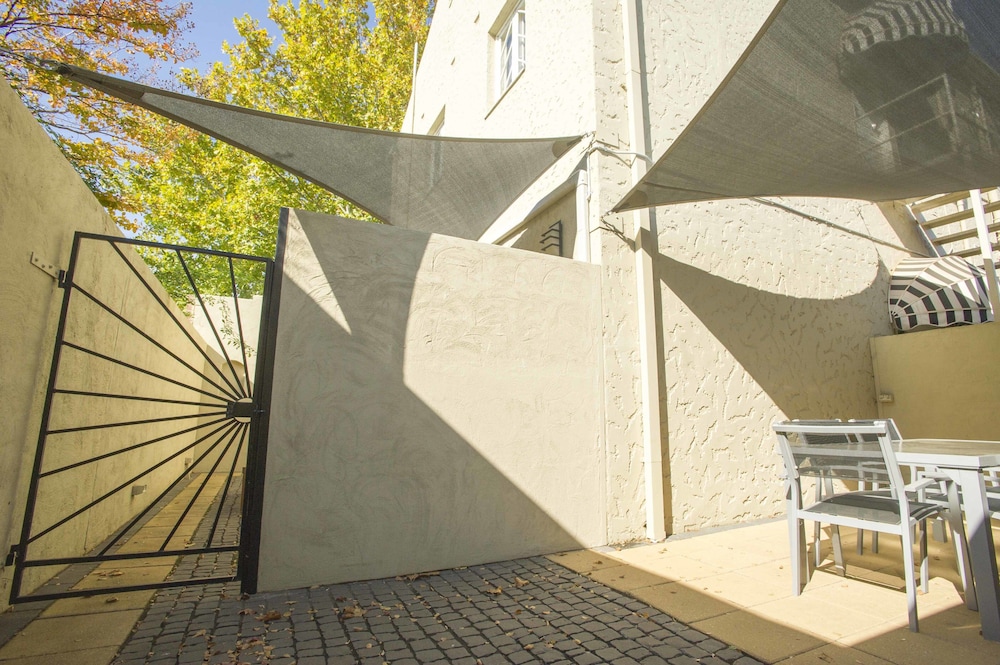 Globe Apartments