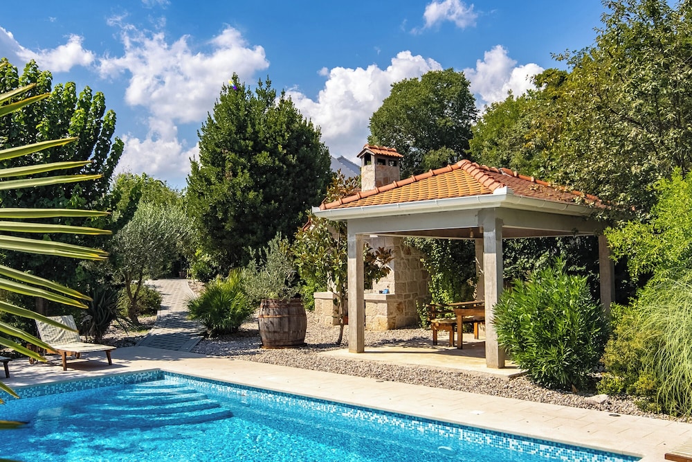 Holiday Home Ljubica With Pool