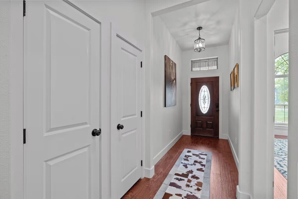 7 min to Stockyards- Cozy & Stylish Home