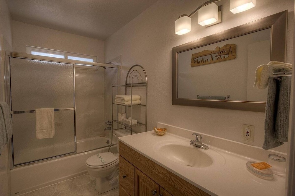 Hch1475 - Heavenly Lake View Retreat 5 Bedroom Home
