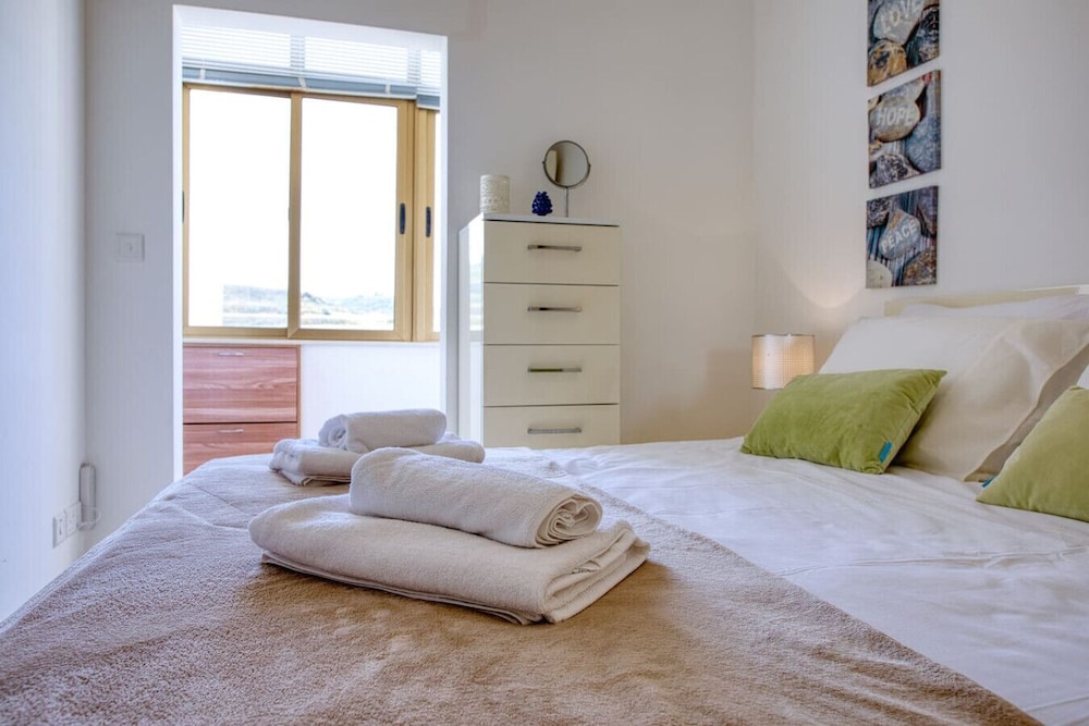 Waterfront Gozo Stay Overlooking Marsalforn Bay