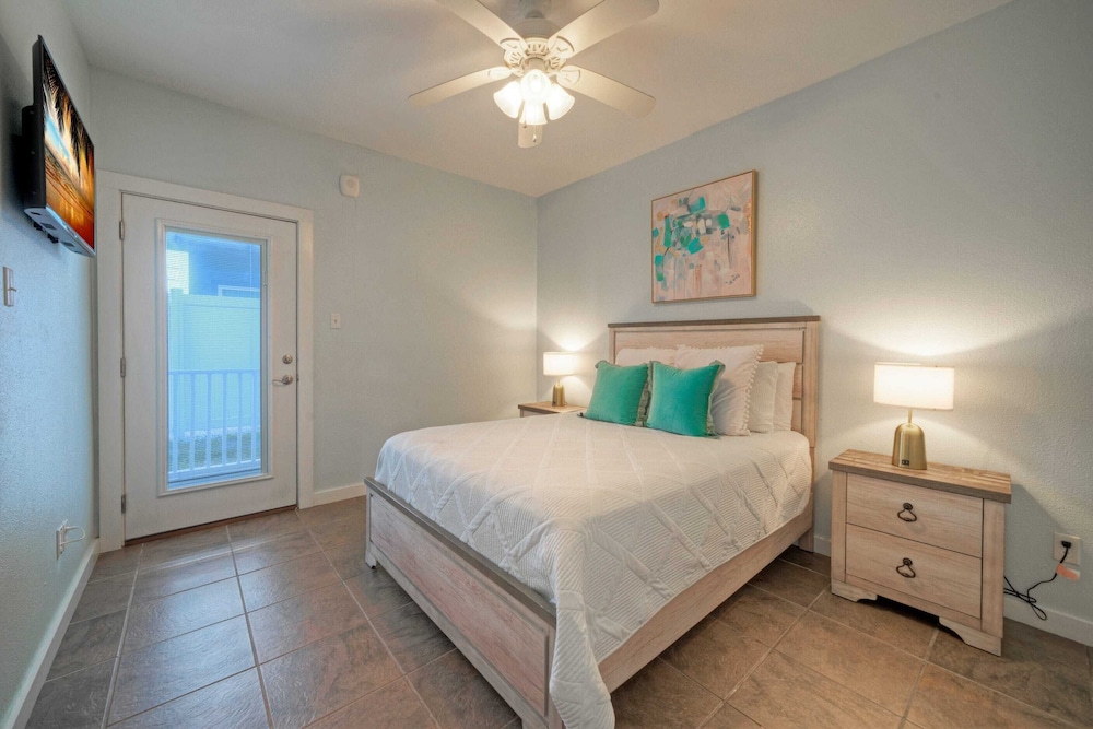 Beach Nearby + Pool 6-units Costa Bahia w/ Pet Access