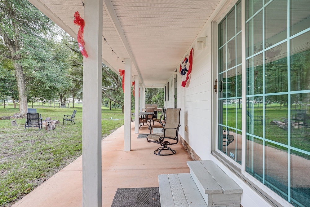 Pet the Sheep! Rural & Spacious Polk City Retreat