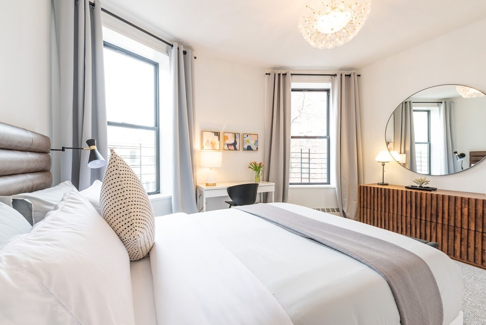 Cypress Court III by Rove Travel 1BR Harlem Apt