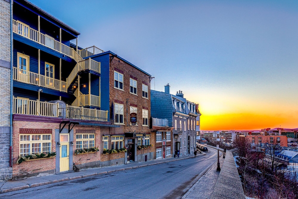 Remparts 2 Bed w Private terrace & sauna