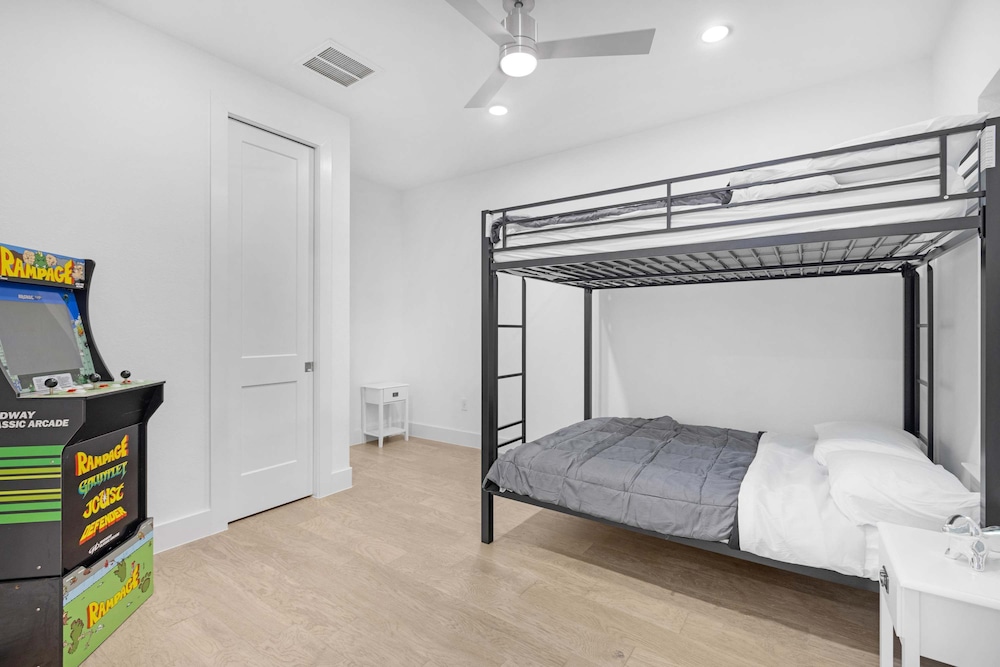 Houston 6 Bedroom Home