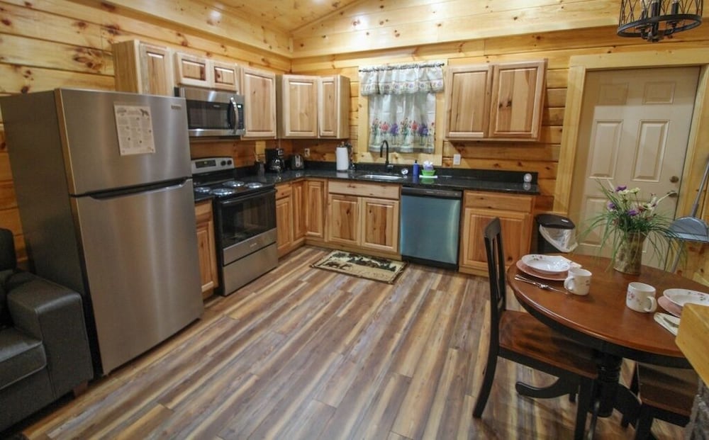 282 Cozy Cub 1 Bedroom Cabin
