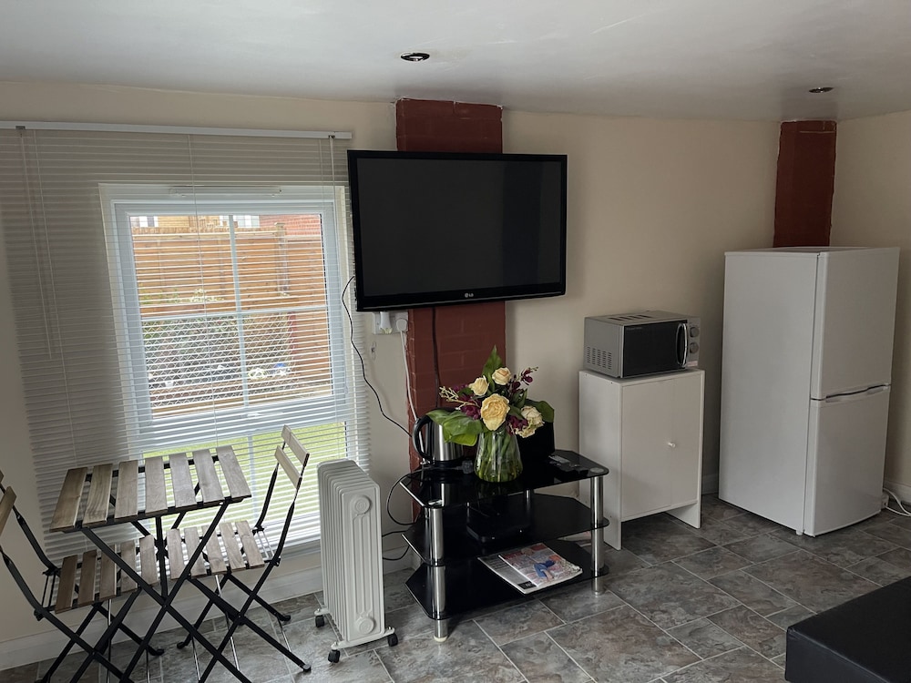 A Furnished Ensuite Apartment for Rent in Patchway view 2