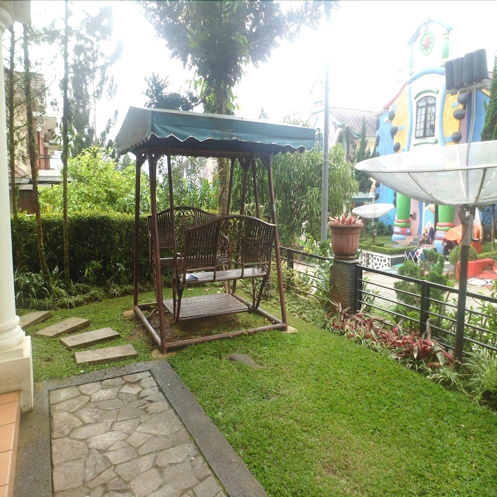Villa Kota Bunga Violet