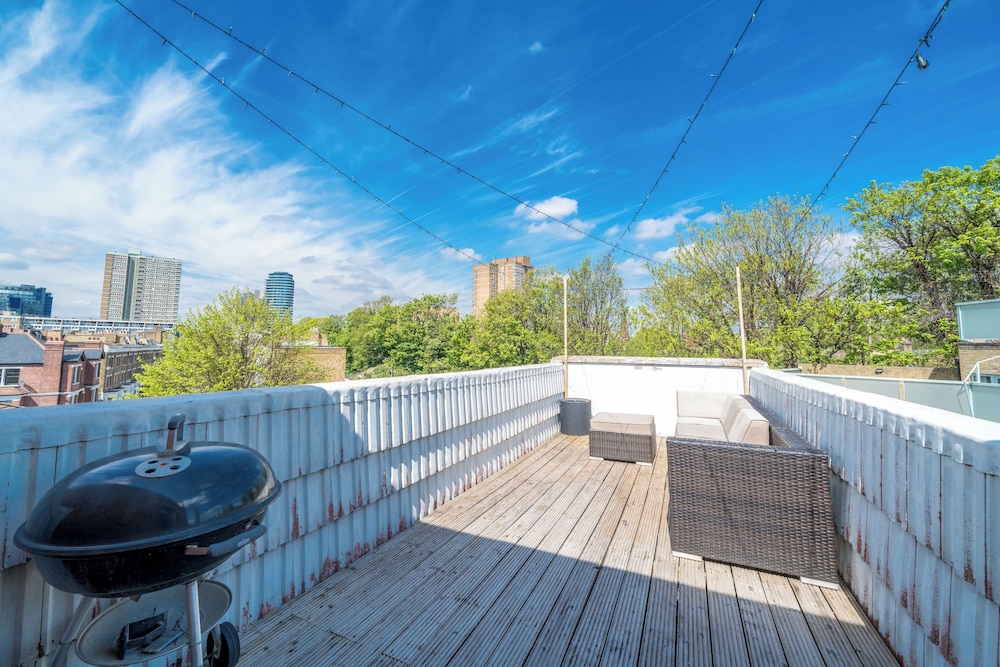 Chic 2BR Battersea Flat - Terrace & Pet-Friendly