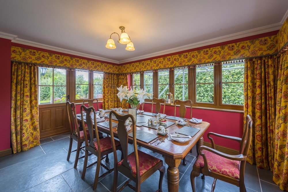 Copps Castle Bed & Breakfast