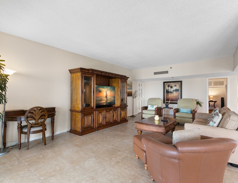 Reflections on the Gulf by Distinctive Beach Rentals