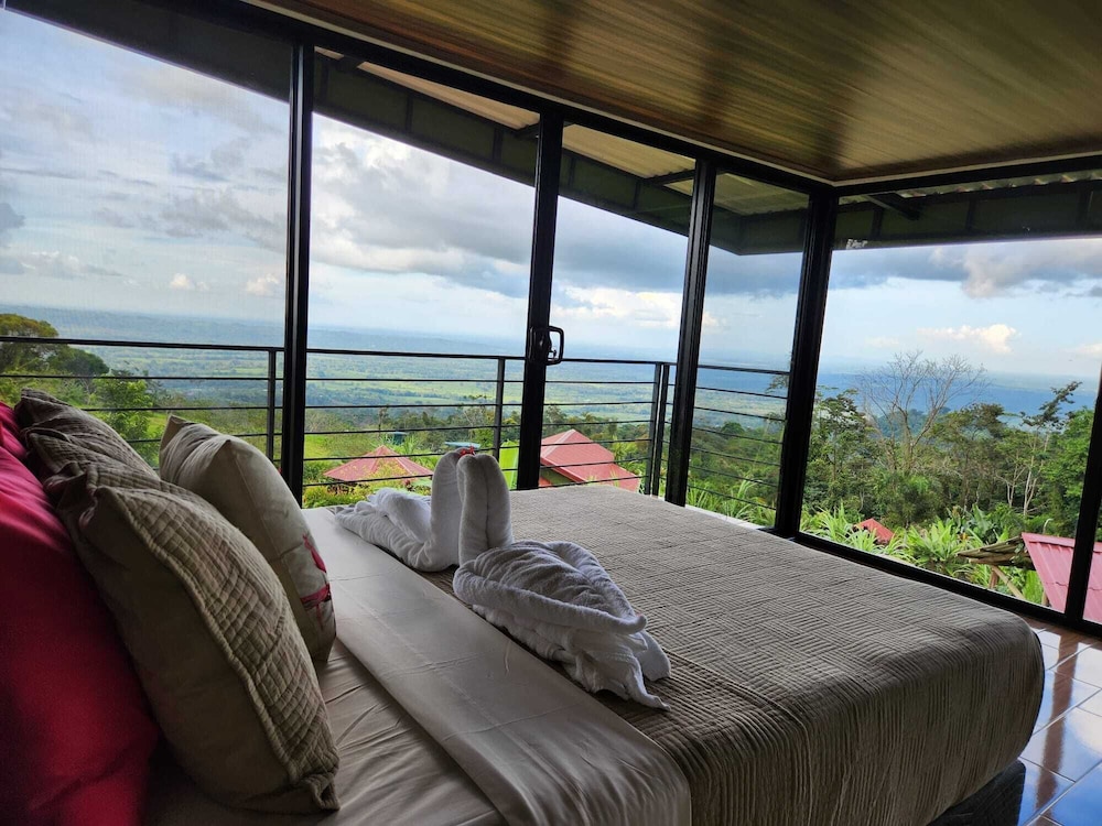 Cabañas Caeli, El Colibri, NEW La Fortuna Rainforest Cabin w Panoramic Views
