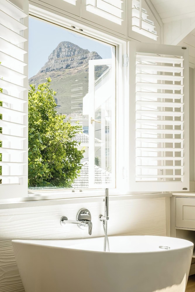 6bed Villa by Camps Bay Beach Seven the Drive