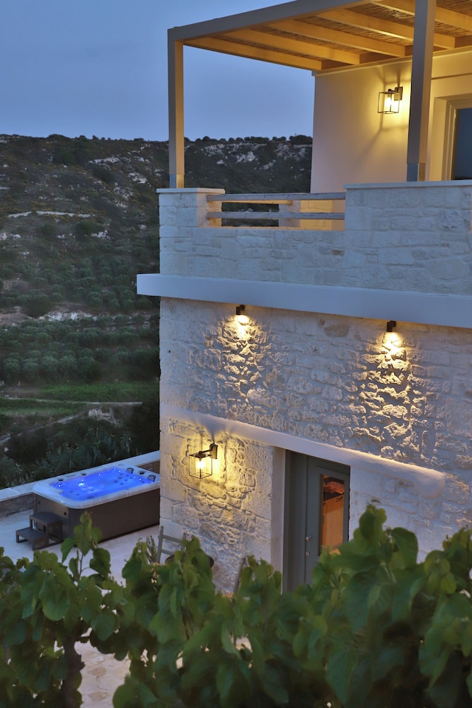 Amvikas Suites in Sitia