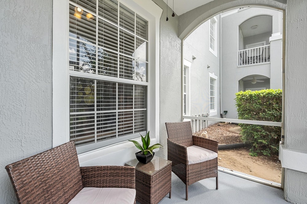 Hakuna Hideaway: 5 Mi To Disney! 1st Floor, Lion King Room & Resort Pool 3 Bedroom Condo