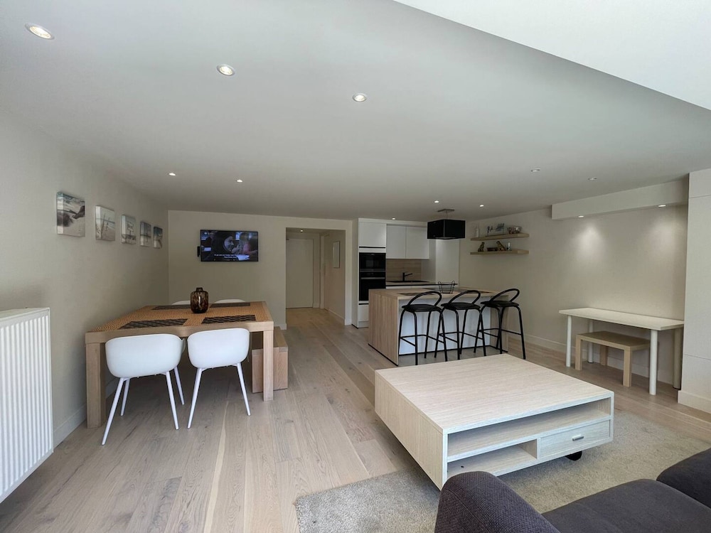 Modern Flat With Garden
