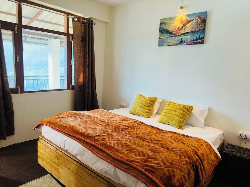 Aura by RA Manali - Mountain View