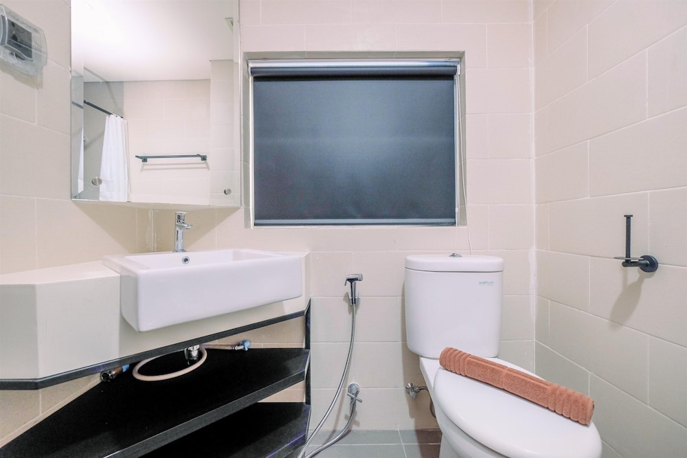 Luxury 2BR Apartment at Pejaten Park Residence with Bathtub