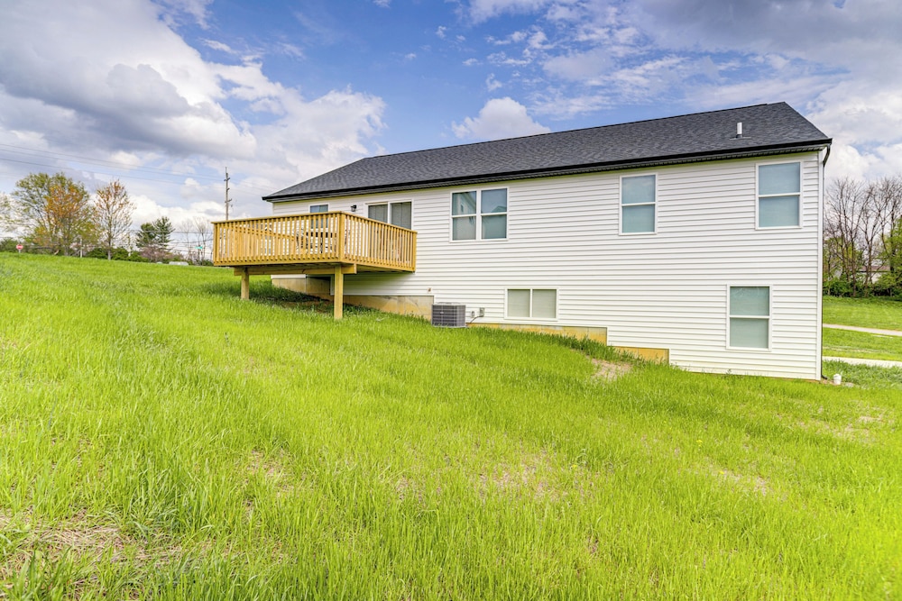Deck & Outdoor Dining: Family Getaway in Dry Ridge