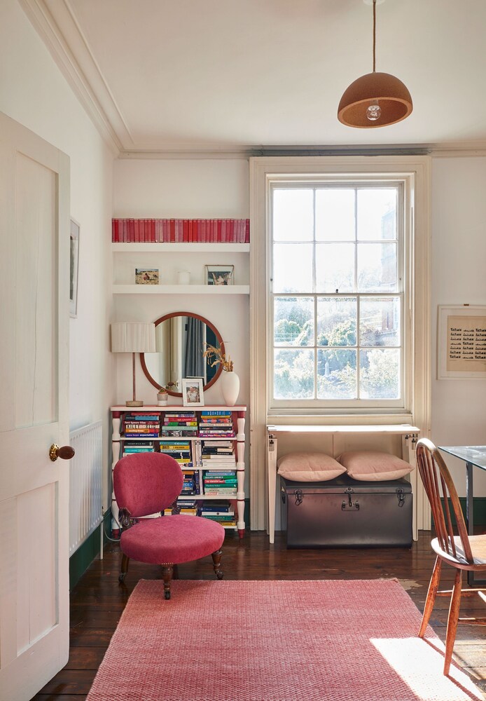 JOIVY Stylish 2-Bed House W/ Private Garden In Hackney
