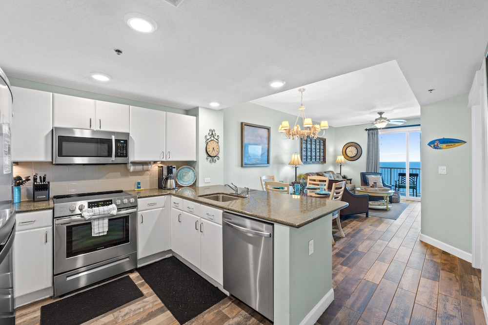 Grand Panama Beach Resort by Book That Condo
