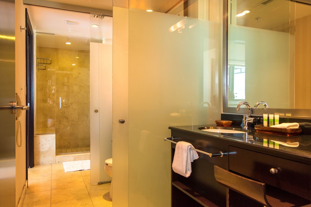 Penthouse De Soleil South Beach - On Ocean Drive Miami Beach Studio Bedroom Condo by RedAwning