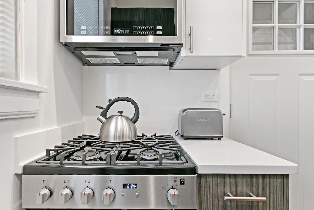 Central 1BR Retreat - Belmont E1