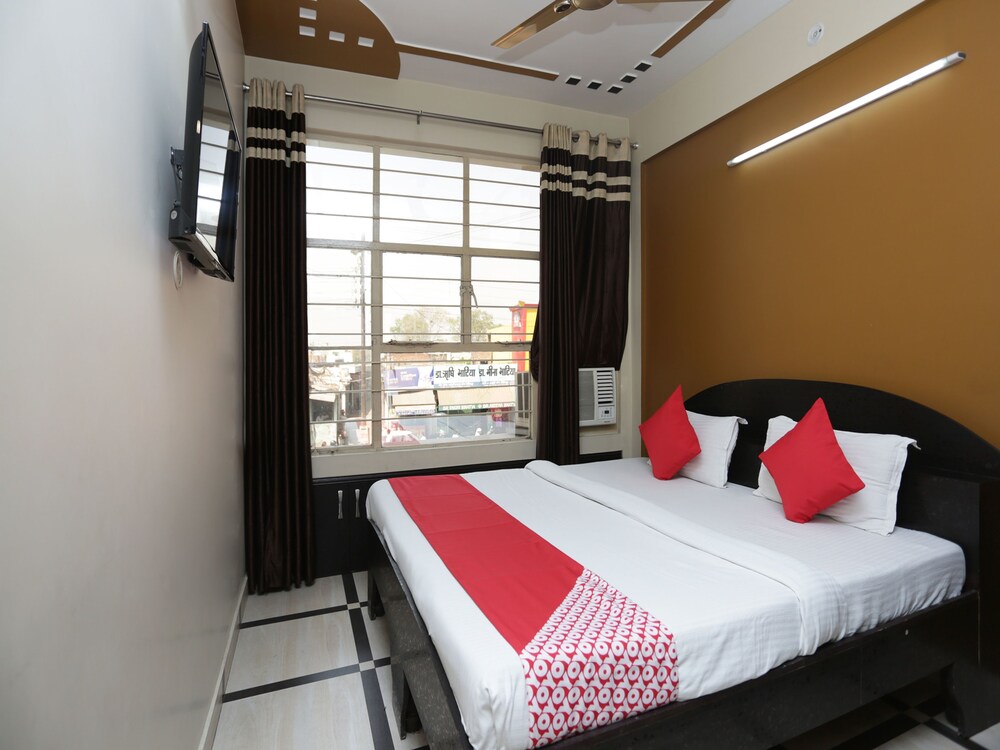 OYO 13388 Hotel Virgo