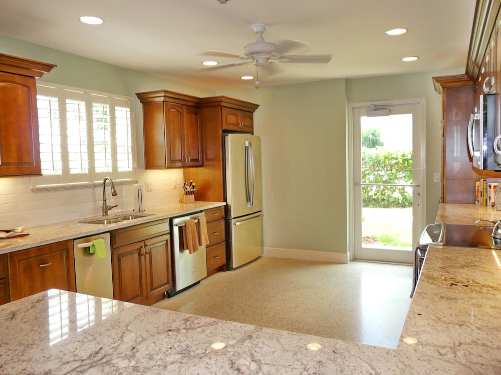 Bungalow-style Beachfront Condo With Pool