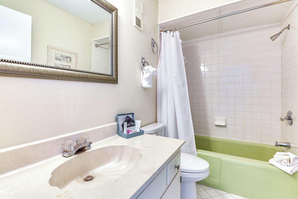 Regency Towers PCB Condo: Beach Access & 2 Pools