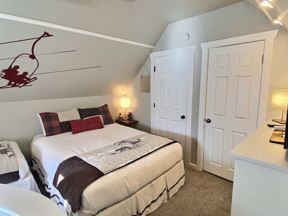 1150 Empire Skiers Little Secret! 2 Bedroom Townhouse