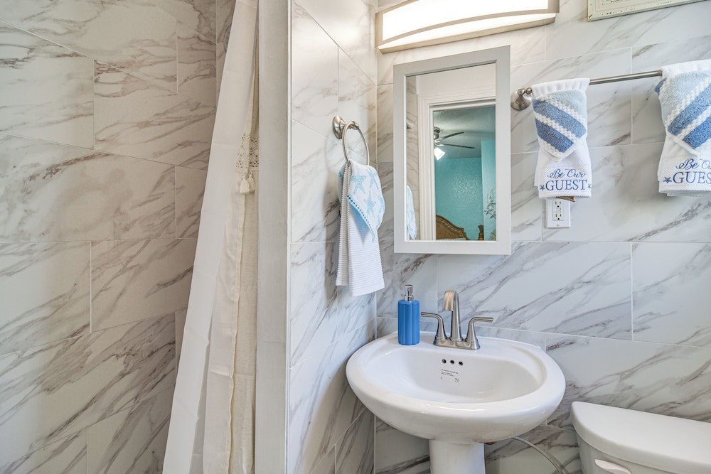 7 Mi to Dtwn: Cozy Studio in St Pete Beach!