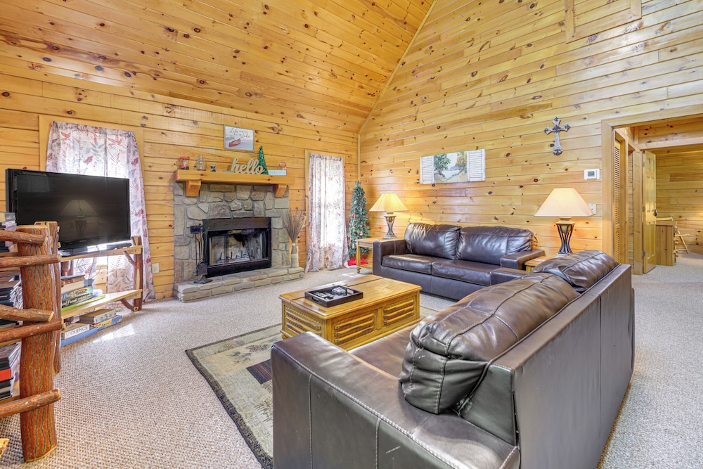 Smokies Cabin on Douglas Lake w/ Resort Pool