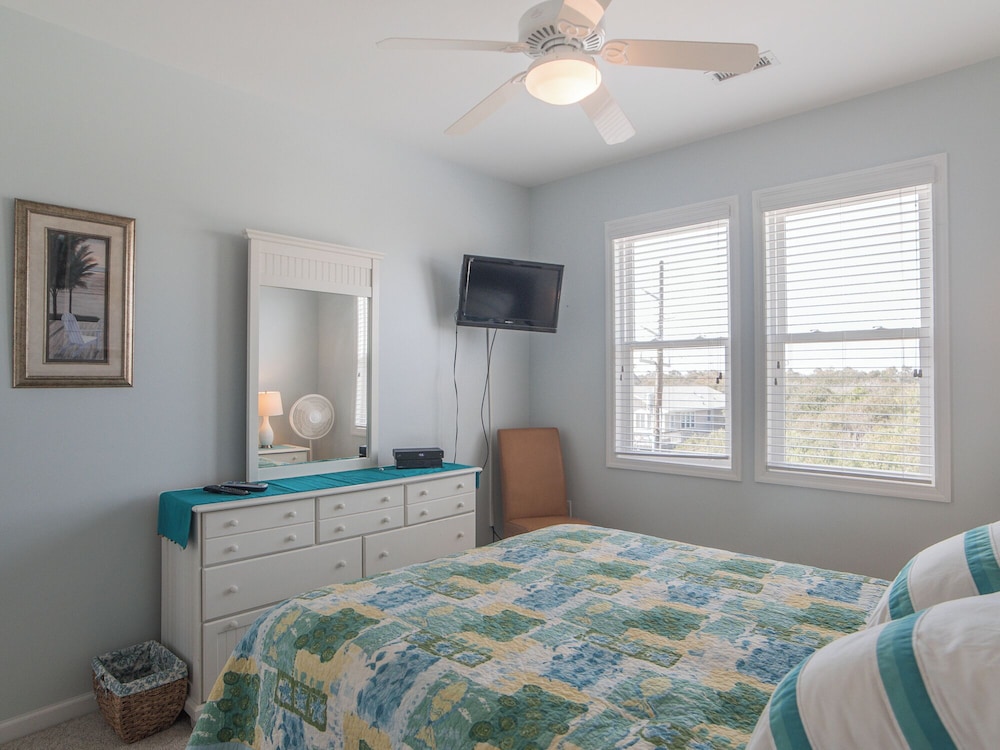 Clamalot by Topsail Realty