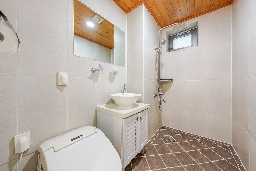 Geoje Pension Kan Pool Villa