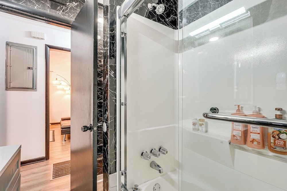 5 Mi to Town: Pet-friendly Retreat in Marietta!