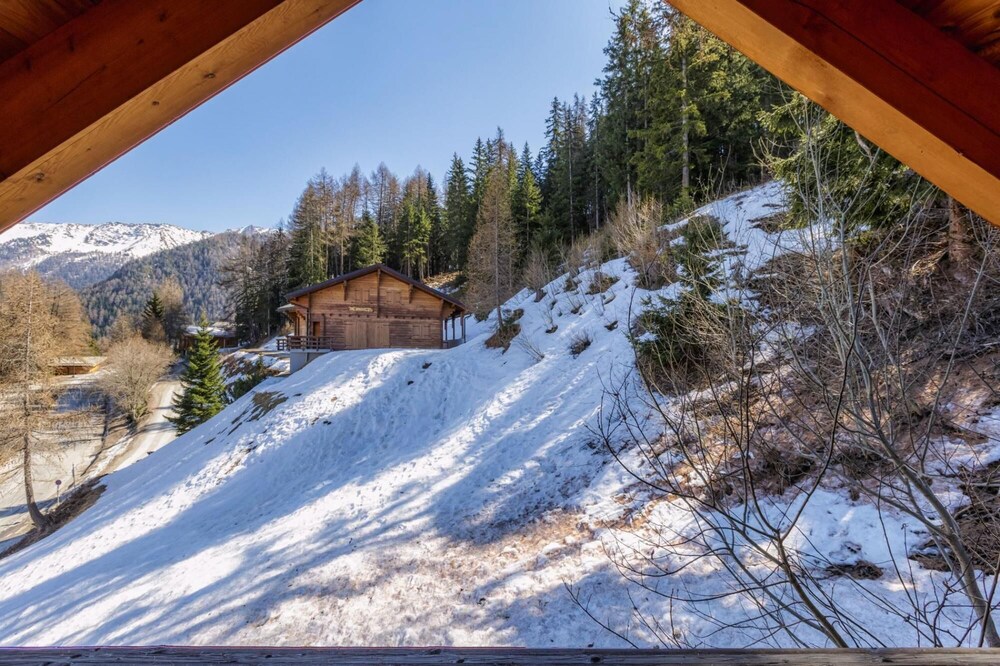 Chalet Coucou - Luxury 10 pax Chalet With Incredible Views Garage