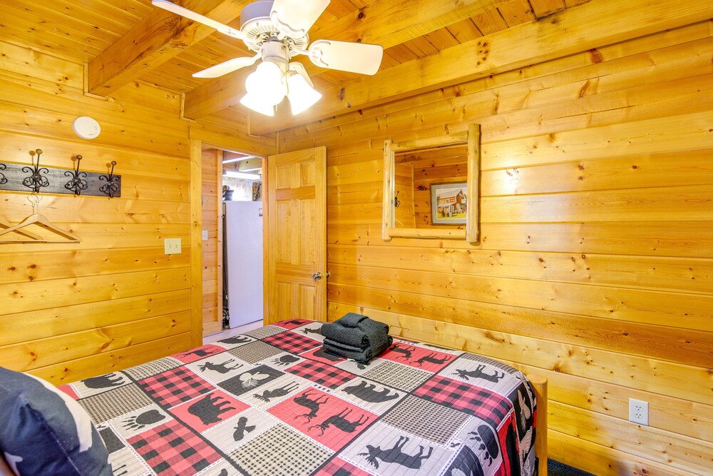 Walk to Pigeon Forge Pkwy: Hot Tub Hideaway! view 4
